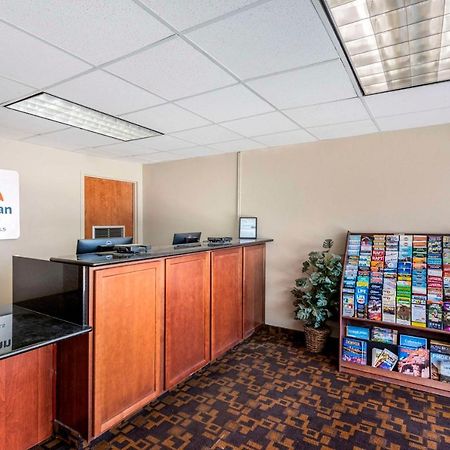 Suburban Studios Pueblo North Luaran gambar